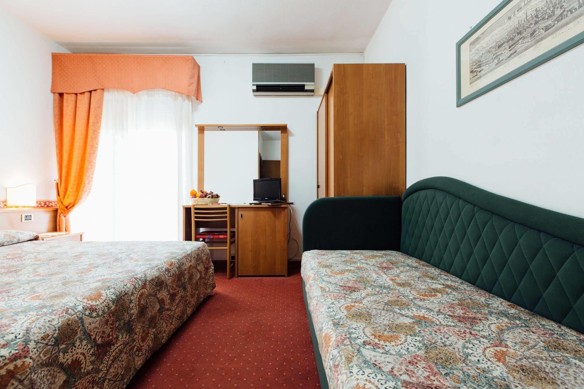 פונטבלנדה Hotel Cala Di Forno מראה חיצוני תמונה